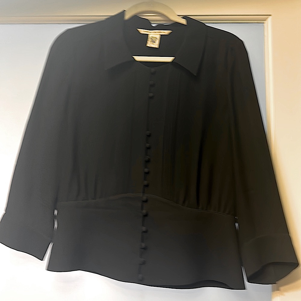 Black crepe de chine silk Diane Von Furstenberg button down blouse size 12